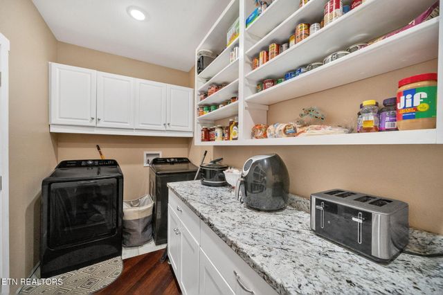 2160 Ranch Rd, Dandridge, TN 37725