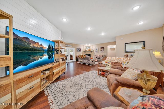 2160 Ranch Rd, Dandridge, TN 37725