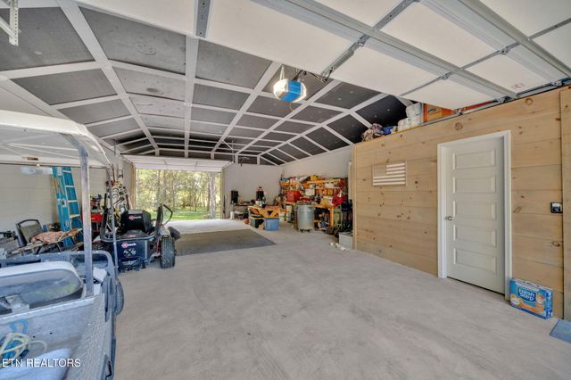 2160 Ranch Rd, Dandridge, TN 37725