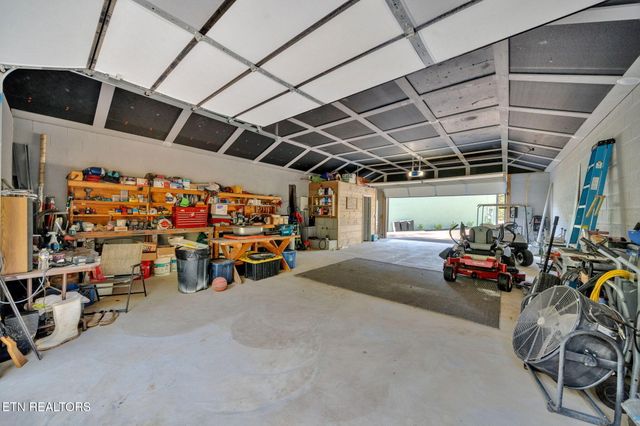 2160 Ranch Rd, Dandridge, TN 37725