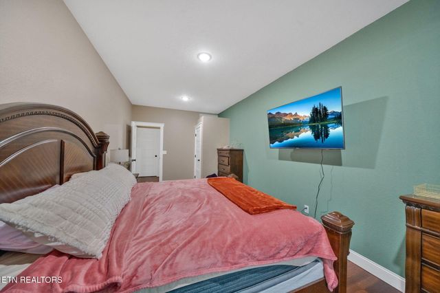 2160 Ranch Rd, Dandridge, TN 37725