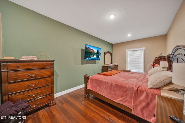 2160 Ranch Rd, Dandridge, TN 37725