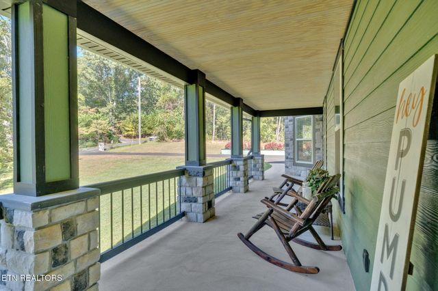 2160 Ranch Rd, Dandridge, TN 37725