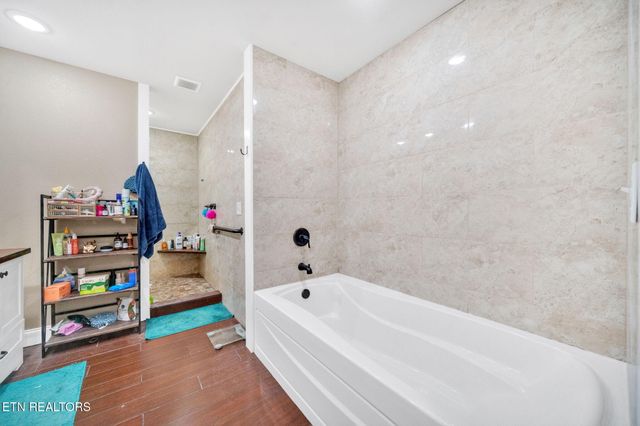 2160 Ranch Rd, Dandridge, TN 37725