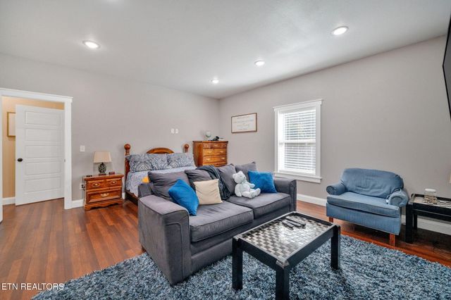 2160 Ranch Rd, Dandridge, TN 37725