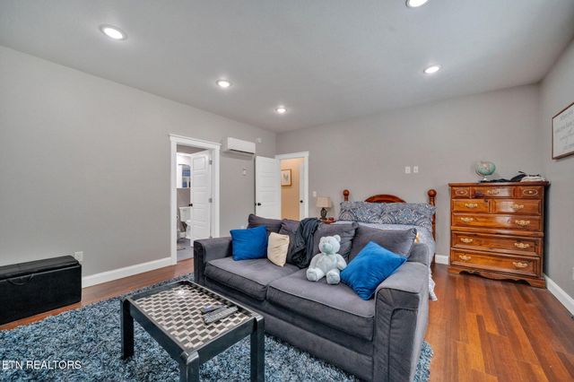 2160 Ranch Rd, Dandridge, TN 37725