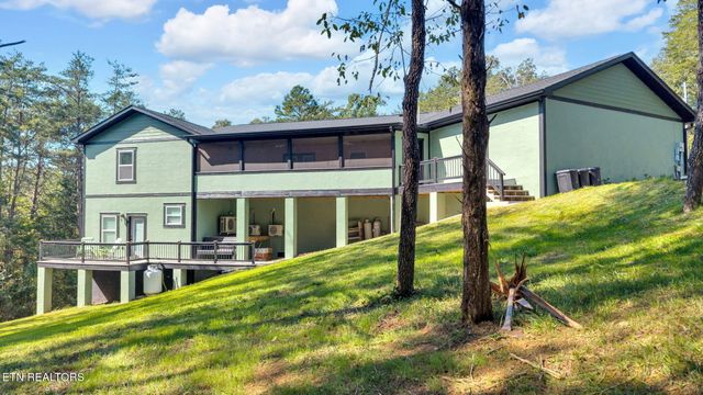2160 Ranch Rd, Dandridge, TN 37725