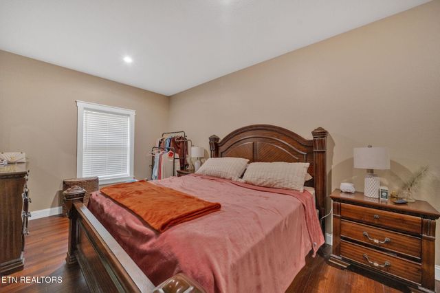 2160 Ranch Rd, Dandridge, TN 37725