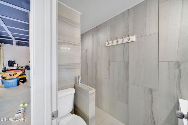 2160 Ranch Rd, Dandridge, TN 37725