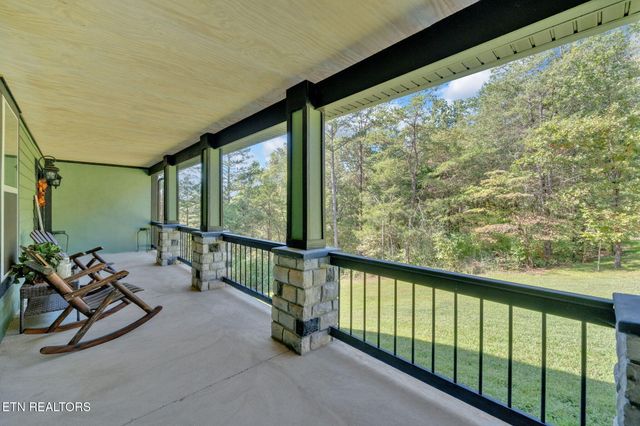 2160 Ranch Rd, Dandridge, TN 37725