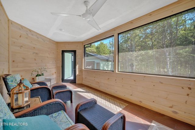 2160 Ranch Rd, Dandridge, TN 37725