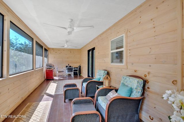 2160 Ranch Rd, Dandridge, TN 37725