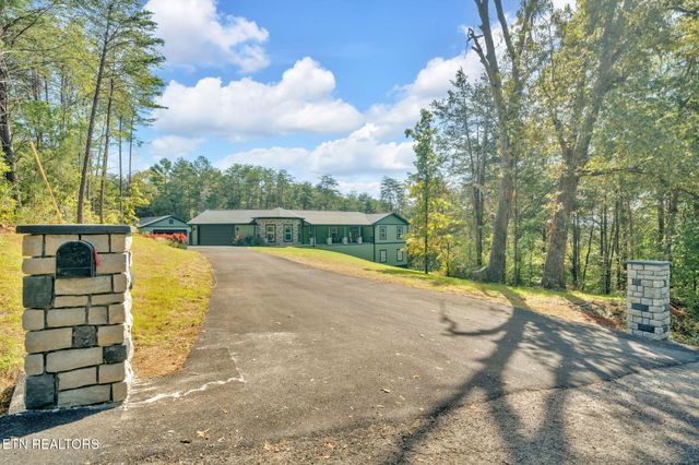 2160 Ranch Rd, Dandridge, TN 37725