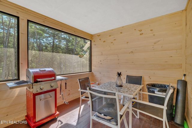 2160 Ranch Rd, Dandridge, TN 37725