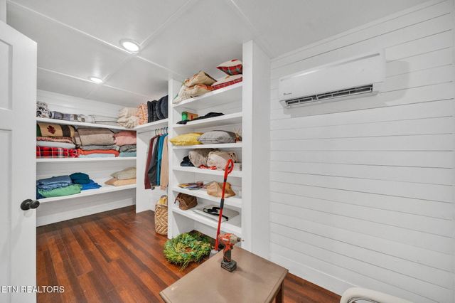 2160 Ranch Rd, Dandridge, TN 37725