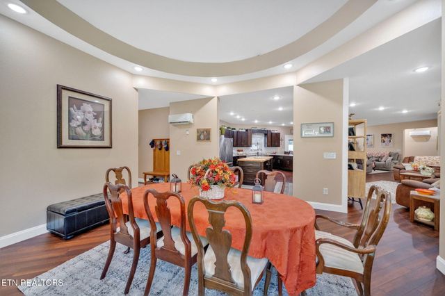 2160 Ranch Rd, Dandridge, TN 37725