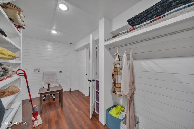 2160 Ranch Rd, Dandridge, TN 37725