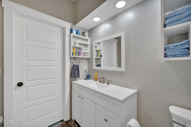 2160 Ranch Rd, Dandridge, TN 37725