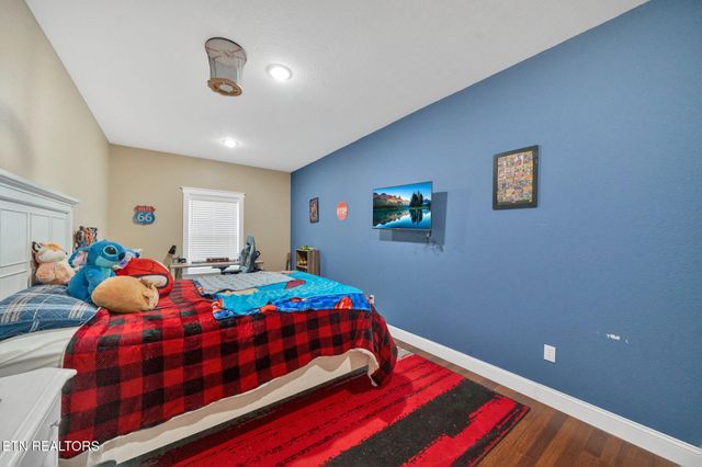 2160 Ranch Rd, Dandridge, TN 37725