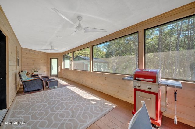 2160 Ranch Rd, Dandridge, TN 37725