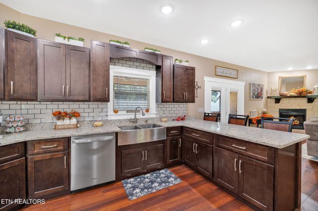 2160 Ranch Rd, Dandridge, TN 37725