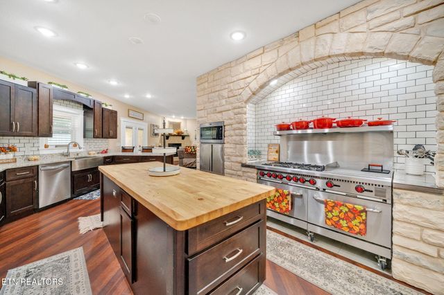 2160 Ranch Rd, Dandridge, TN 37725