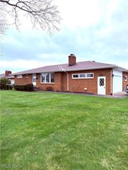 2215 Knollwood Avenue, Poland, OH 44514