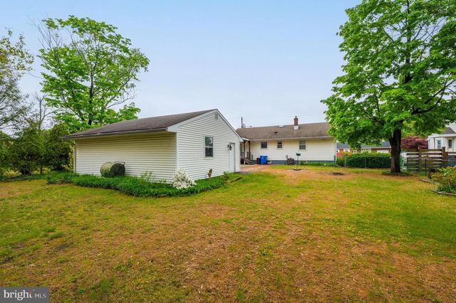 702 LINFIELD AVE, Delran, NJ 08075