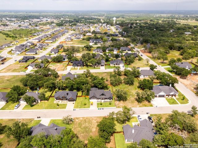 116 LAUREL HEIGHTS, La Vernia, TX 78121