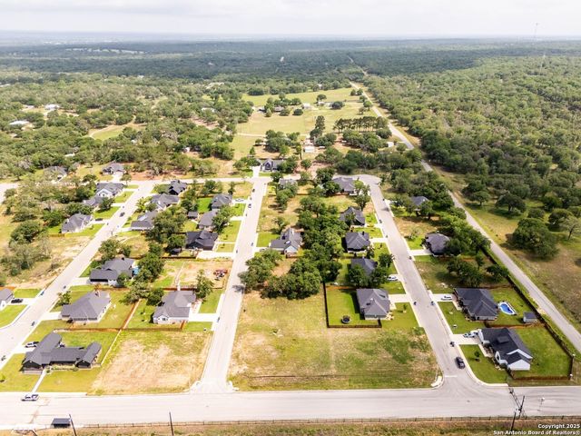 116 LAUREL HEIGHTS, La Vernia, TX 78121