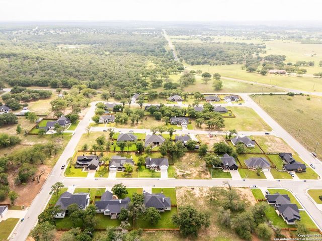 116 LAUREL HEIGHTS, La Vernia, TX 78121