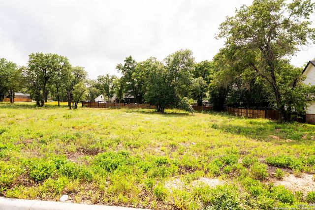 116 LAUREL HEIGHTS, La Vernia, TX 78121