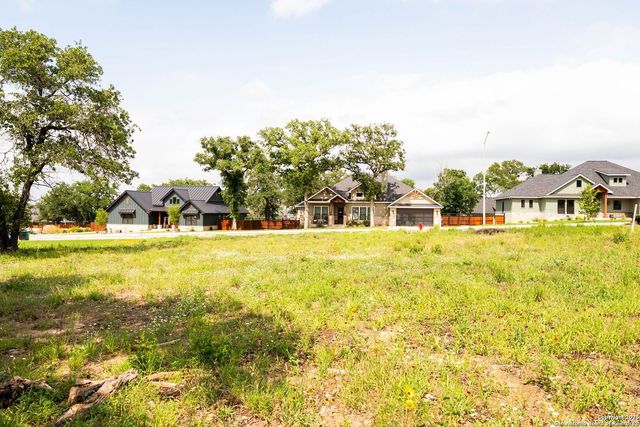 116 LAUREL HEIGHTS, La Vernia, TX 78121