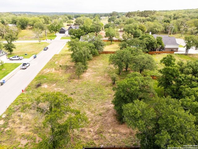 116 LAUREL HEIGHTS, La Vernia, TX 78121