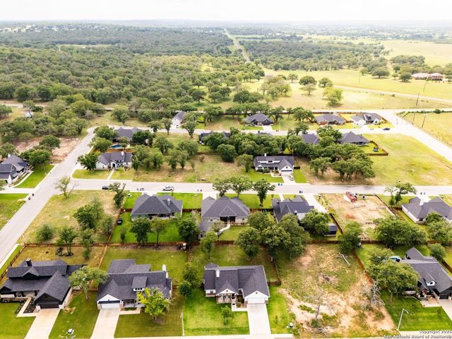 116 LAUREL HEIGHTS, La Vernia, TX 78121