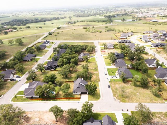 116 LAUREL HEIGHTS, La Vernia, TX 78121