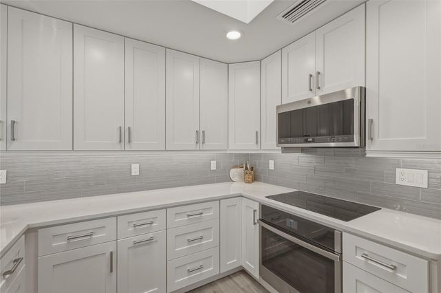 1912 HARBOURSIDE DRIVE 604, Longboat Key, FL 34228