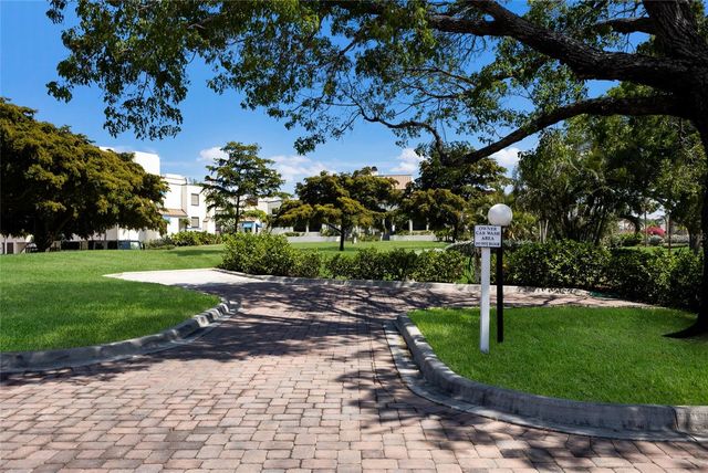 1912 HARBOURSIDE DRIVE 604, Longboat Key, FL 34228