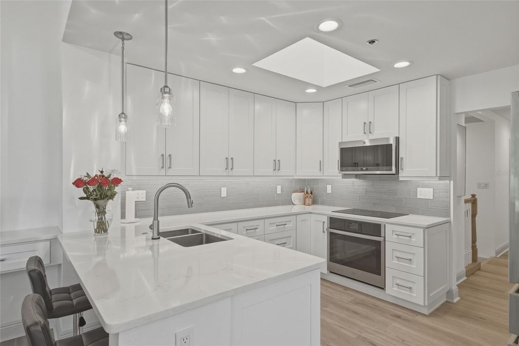 Image 13 of property listing at 1912 HARBOURSIDE DRIVE 604, Longboat Key, FL 34228