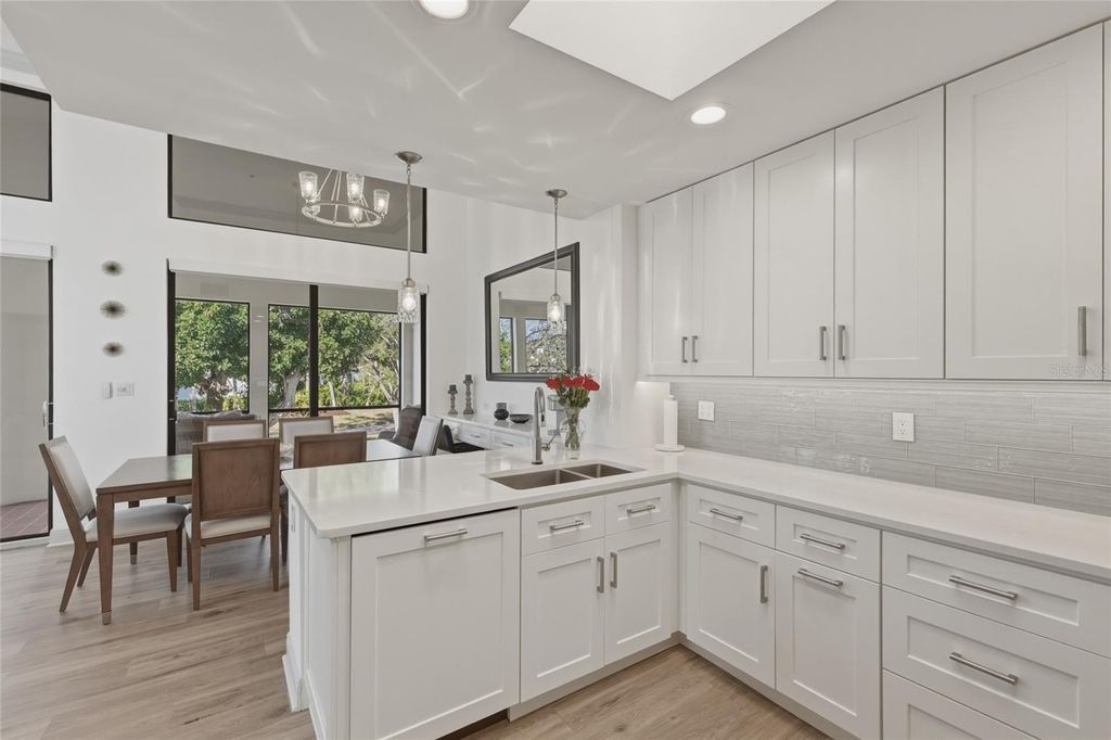 Image 14 of property listing at 1912 HARBOURSIDE DRIVE 604, Longboat Key, FL 34228