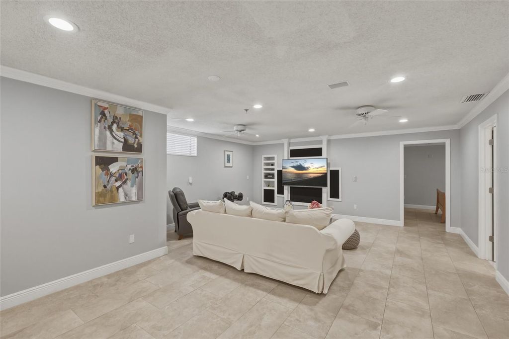 Image 27 of property listing at 1912 HARBOURSIDE DRIVE 604, Longboat Key, FL 34228