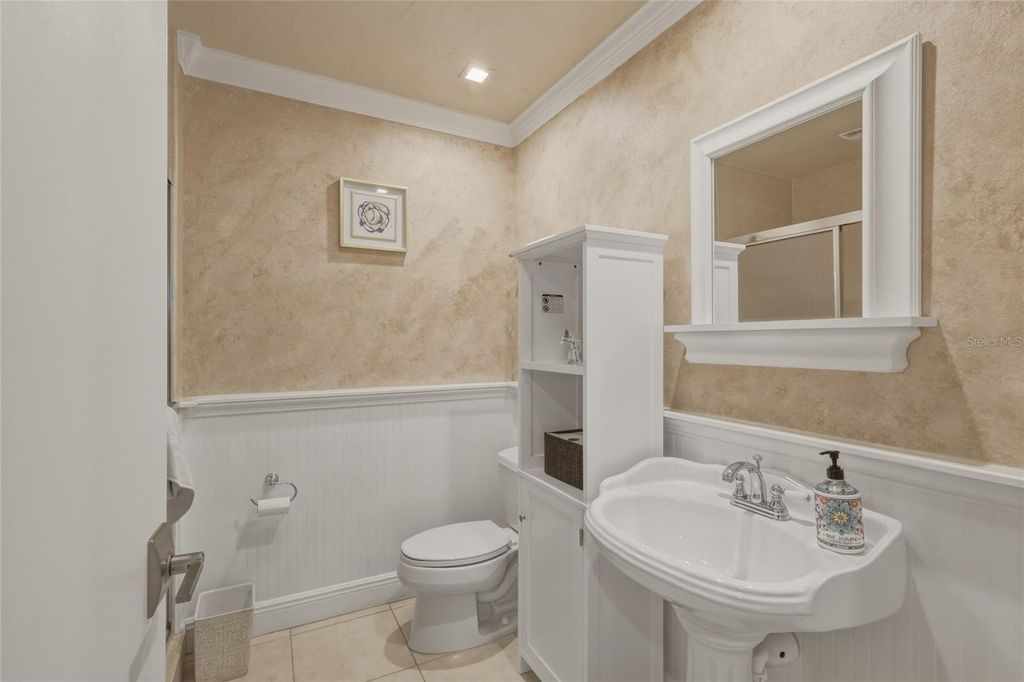 Image 31 of property listing at 1912 HARBOURSIDE DRIVE 604, Longboat Key, FL 34228