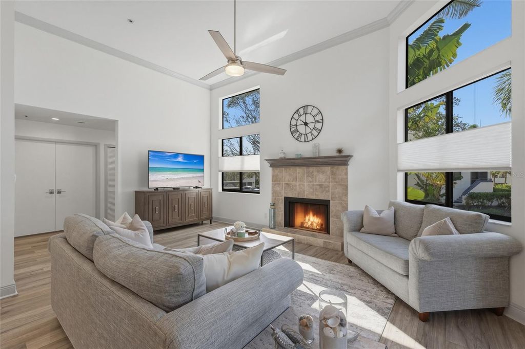 Image 6 of property listing at 1912 HARBOURSIDE DRIVE 604, Longboat Key, FL 34228