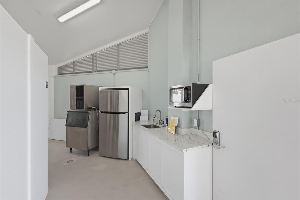 Image 63 of property listing at 1912 HARBOURSIDE DRIVE 604, Longboat Key, FL 34228