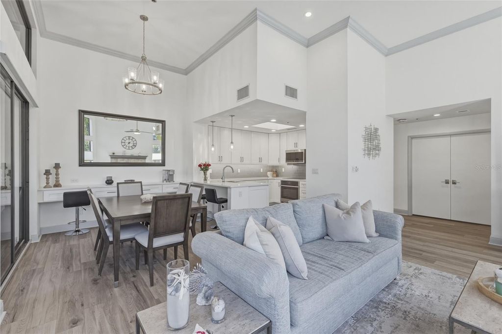 Image 8 of property listing at 1912 HARBOURSIDE DRIVE 604, Longboat Key, FL 34228