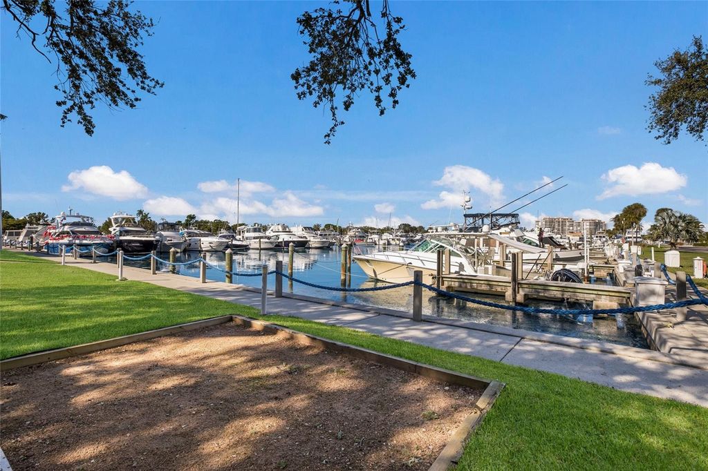 Image 78 of property listing at 1912 HARBOURSIDE DRIVE 604, Longboat Key, FL 34228