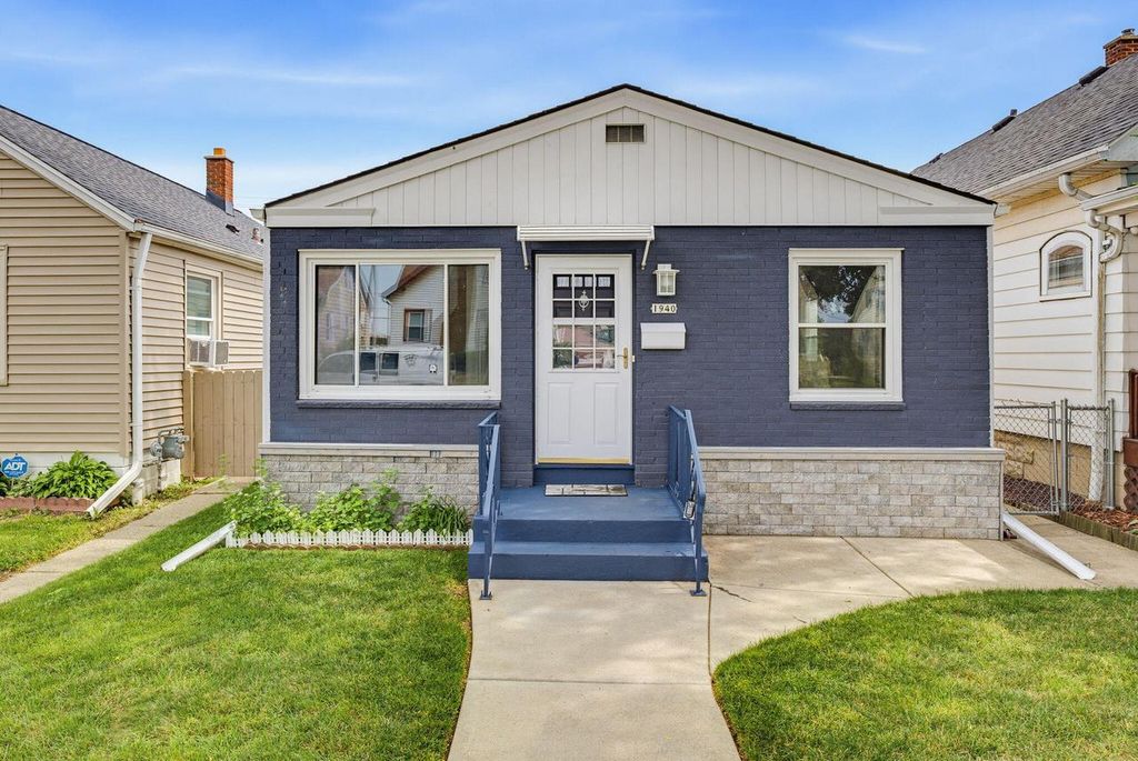 1940 S 33rd STREET, Milwaukee, WI 53215