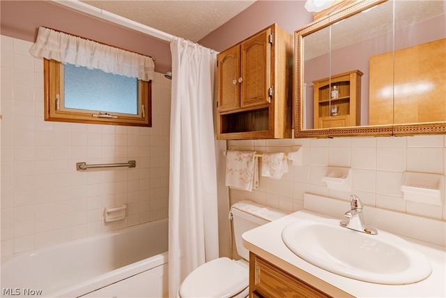 1706 Westwood Drive, Twinsburg, OH 44087