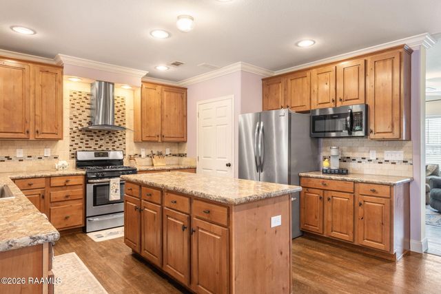 112 Fortune Hill Gardens Lane, Youngsville, LA 70592