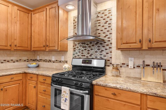 112 Fortune Hill Gardens Lane, Youngsville, LA 70592